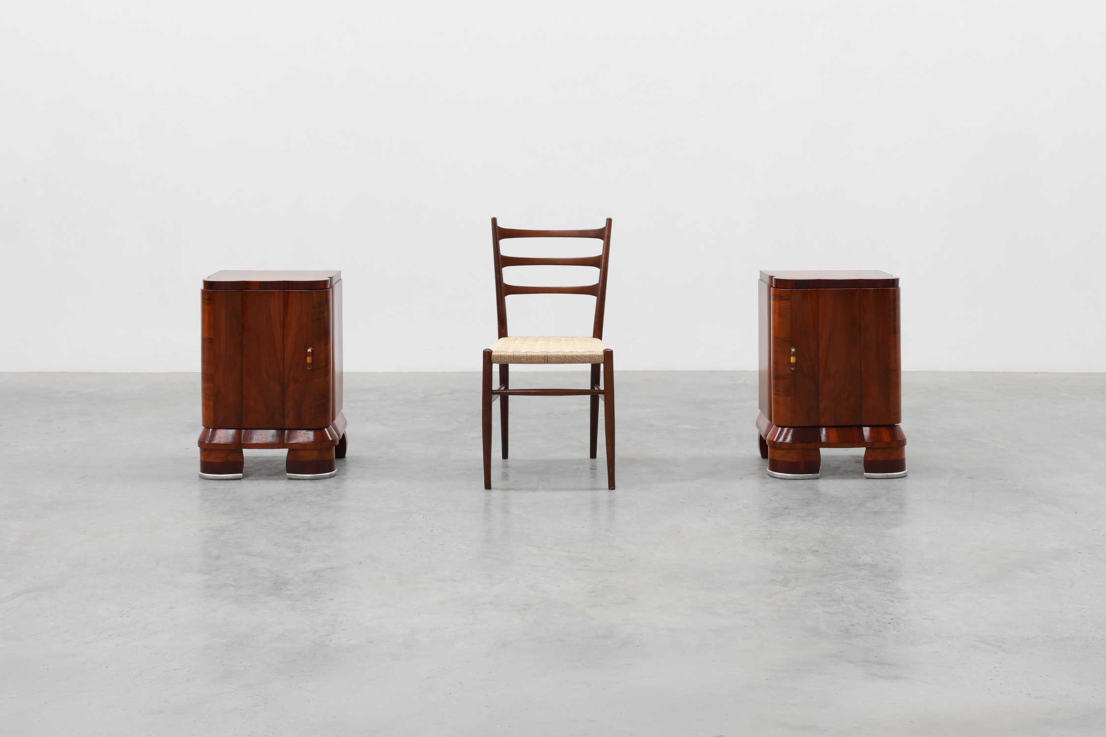Pair of Art Deco Nightstands in Walnut, Italy 1920sthumbnail